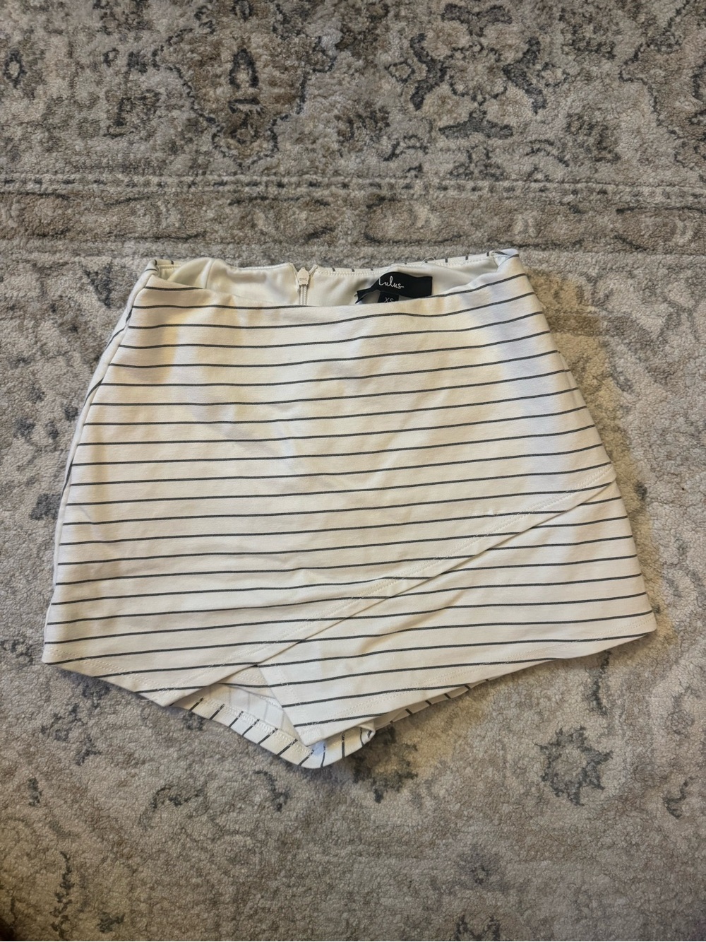 Lulus White striped mid/high waist Skort